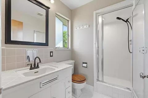 Bath - 7148 E Waterloo Rd, Stockton, CA 95215 photo 2 of 4