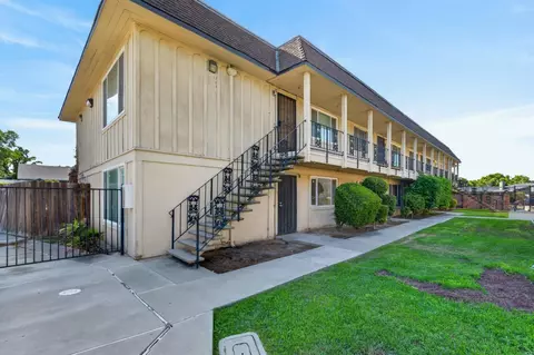 2421 Country Club Blvd #B6, Stockton, CA 95204