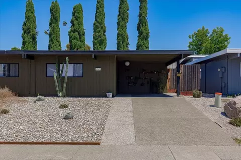 4743 River College Dr, Sacramento, CA 95841
