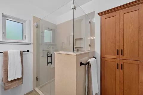 Bath - 4335 Walnut Ave, Carmichael, CA 95608 photo 3 of 3