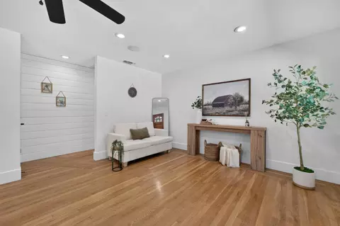 Entry Way - 4335 Walnut Ave, Carmichael, CA 95608 photo 4 of 4