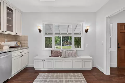 Entry Way - 4335 Walnut Ave, Carmichael, CA 95608 photo 1 of 4