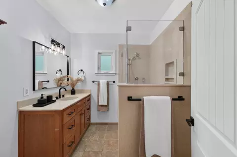 Bath - 4335 Walnut Ave, Carmichael, CA 95608 photo 2 of 3
