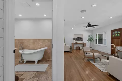 Entry Way - 4335 Walnut Ave, Carmichael, CA 95608 photo 3 of 4
