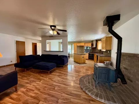 658 Lee Ave, Newman, CA 95360 photo 3