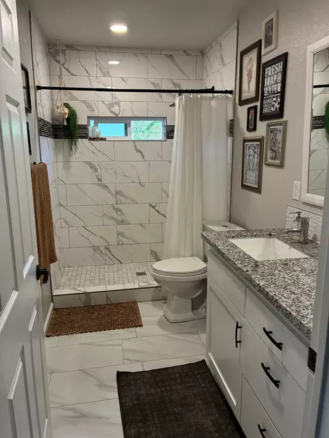 Bath - 1613 W Biggs Gridley Rd, Gridley, CA 95948 photo 1 of 1