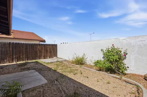 Exterior - 180 E Grant Line Rd, Tracy, CA 95376 photo 4 of 5