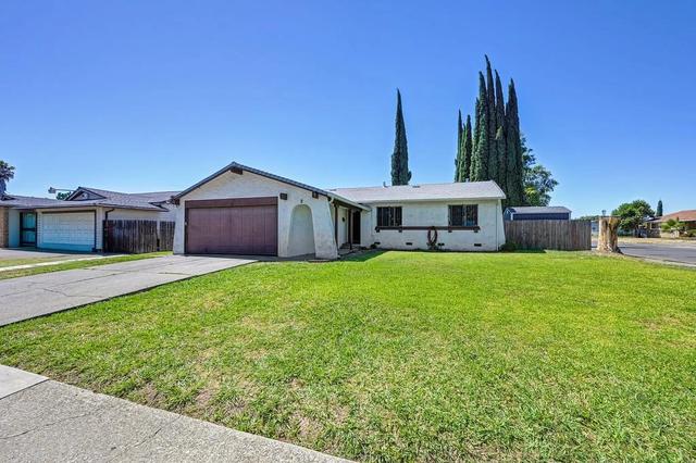 2 Tillman Cir, Sacramento, CA 95823