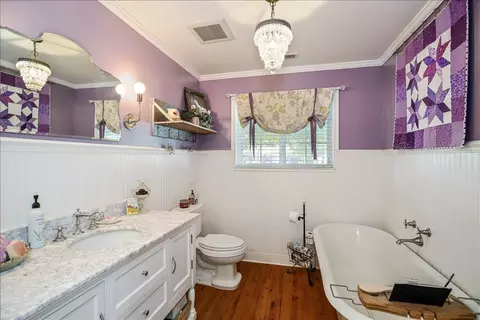 Bath - 28937 Upper Rd, Newman, CA 95360 photo 1 of 2