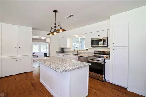 Kitchen - 28937 Upper Rd, Newman, CA 95360 photo 2 of 5