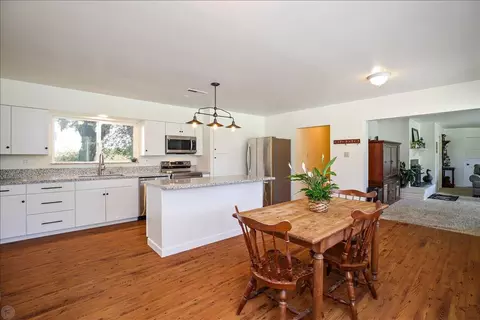 Kitchen - 28937 Upper Rd, Newman, CA 95360 photo 1 of 5