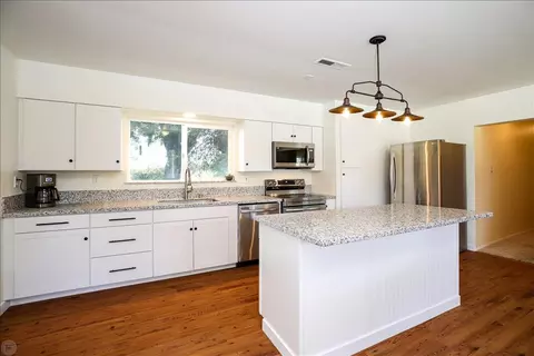 Kitchen - 28937 Upper Rd, Newman, CA 95360 photo 3 of 5