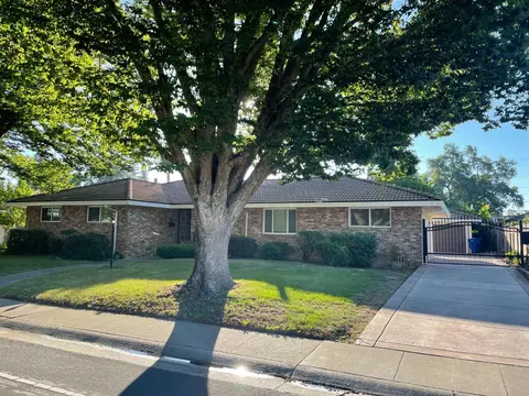 6181 S Land Park Dr, Sacramento, CA 95831