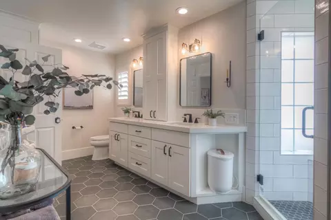 Bath - 34672 Bernard Rd, Tracy, CA 95377 photo 4 of 7