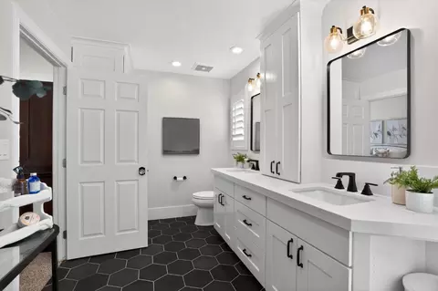 Bath - 34672 Bernard Rd, Tracy, CA 95377 photo 2 of 7