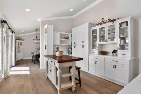 Kitchen - 34672 Bernard Rd, Tracy, CA 95377 photo 9 of 10