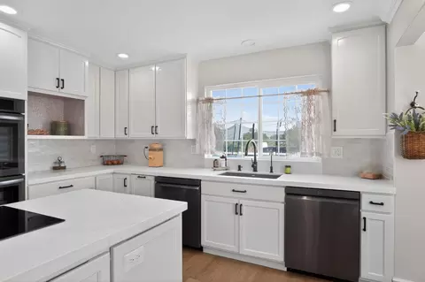Kitchen - 34672 Bernard Rd, Tracy, CA 95377 photo 2 of 10