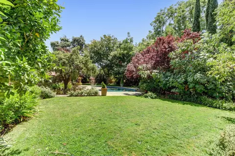 Exterior - 4960 Paloma Ave, Carmichael, CA 95608 photo 9 of 22