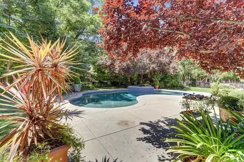 Exterior - 4960 Paloma Ave, Carmichael, CA 95608 photo 7 of 22