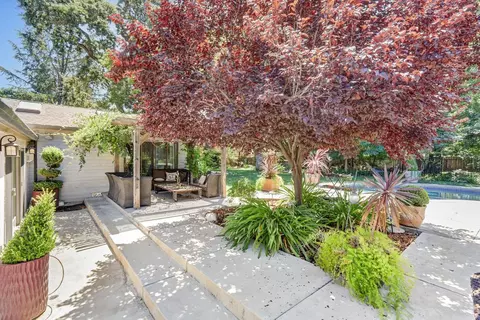 Exterior - 4960 Paloma Ave, Carmichael, CA 95608 photo 6 of 22