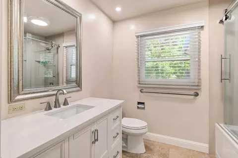 Bath - 4960 Paloma Ave, Carmichael, CA 95608 photo 3 of 4