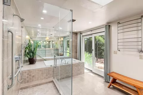 Bath - 4960 Paloma Ave, Carmichael, CA 95608 photo 1 of 4