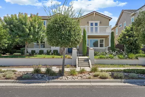 Exterior - 577 Lakeside Dr, Lathrop, CA 95330 photo 6 of 16