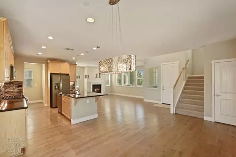 Living - 577 Lakeside Dr, Lathrop, CA 95330 photo 2 of 7