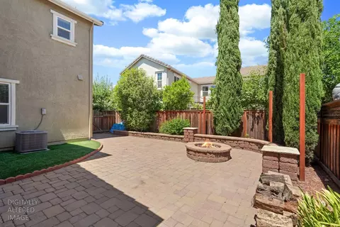 Exterior - 577 Lakeside Dr, Lathrop, CA 95330 photo 12 of 16