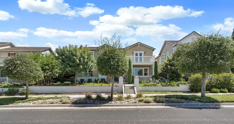Exterior - 577 Lakeside Dr, Lathrop, CA 95330 photo 5 of 16