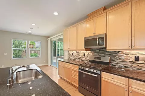 Kitchen - 577 Lakeside Dr, Lathrop, CA 95330 photo 4 of 4