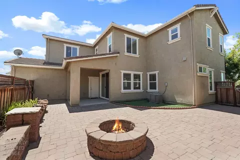 Exterior - 577 Lakeside Dr, Lathrop, CA 95330 photo 11 of 16