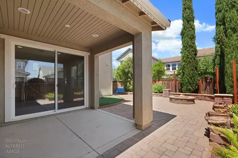 Exterior - 577 Lakeside Dr, Lathrop, CA 95330 photo 9 of 16