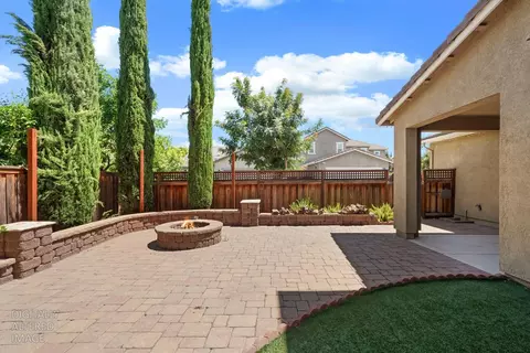Exterior - 577 Lakeside Dr, Lathrop, CA 95330 photo 13 of 16