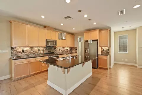 Kitchen - 577 Lakeside Dr, Lathrop, CA 95330 photo 3 of 4