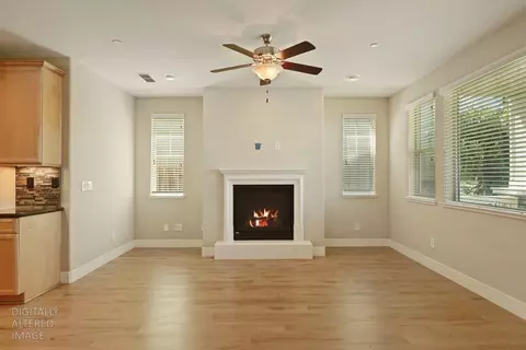 Living - 577 Lakeside Dr, Lathrop, CA 95330 photo 4 of 7