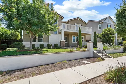 Exterior - 577 Lakeside Dr, Lathrop, CA 95330 photo 7 of 16
