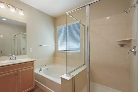 Bath - 577 Lakeside Dr, Lathrop, CA 95330 photo 3 of 3