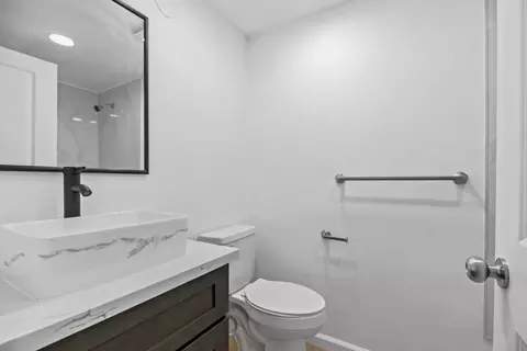 Bath - 2600 Yale Ave, Turlock, CA 95382 photo 1 of 4