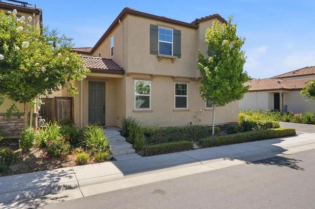 9911 Del Surf Ln, Elk Grove, CA 95757