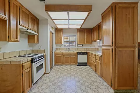 Kitchen - 19035 Monte Vista Dr, Linden, CA 95236 photo 3 of 5