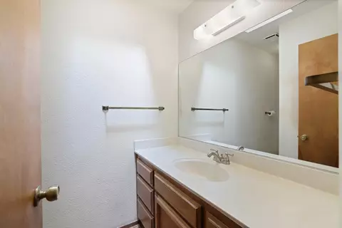 Bath - 19035 Monte Vista Dr, Linden, CA 95236 photo 2 of 3