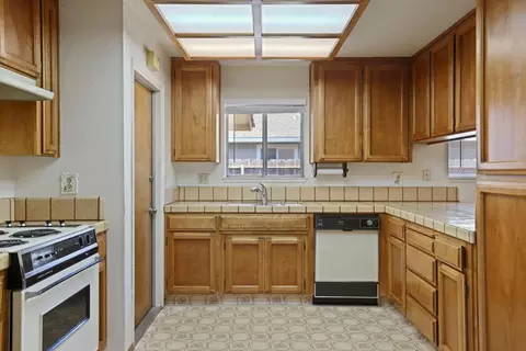 Kitchen - 19035 Monte Vista Dr, Linden, CA 95236 photo 4 of 5