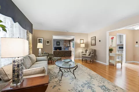 Living - 2501 Ridgewood Ct, Modesto, CA 95350 photo 2 of 5