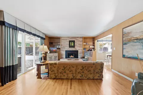 Living - 2501 Ridgewood Ct, Modesto, CA 95350 photo 3 of 5