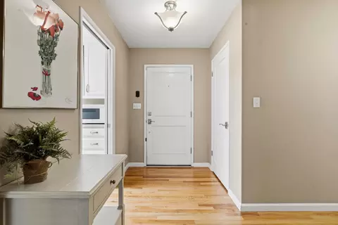 Entry Way - 2501 Ridgewood Ct, Modesto, CA 95350 photo 2 of 3