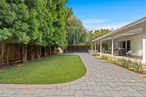 Exterior - 2501 Ridgewood Ct, Modesto, CA 95350 photo 6 of 9