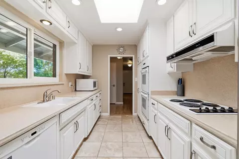 Kitchen - 2501 Ridgewood Ct, Modesto, CA 95350 photo 2 of 4