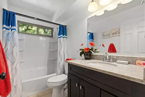 Bath - 876 Rutledge Dr, Lodi, CA 95242 photo 2 of 2