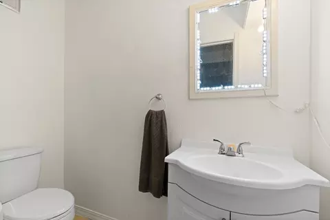 Bath - 876 Rutledge Dr, Lodi, CA 95242 photo 1 of 2